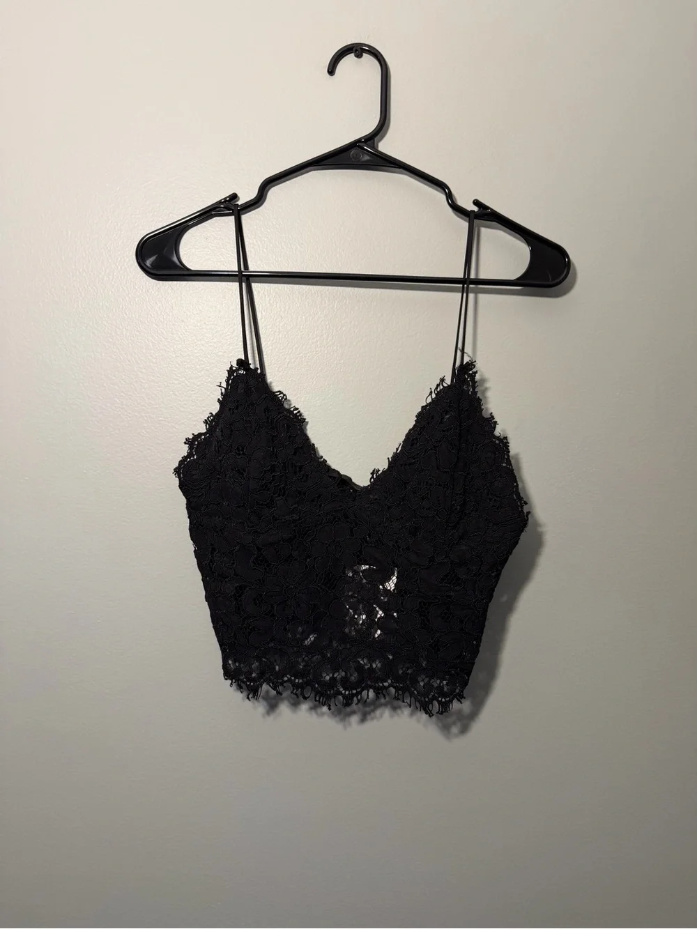 Zara Black Lace V-Neck Cropped Camisole - Picture 1 of 4